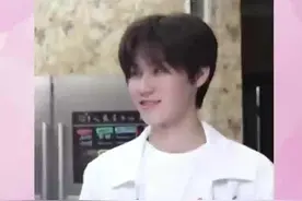 张真源送礼物是有一套的 #张真源 #时代少年团 #送礼物 #光辉岁月视频封面