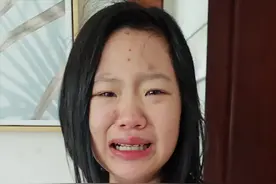 不爱穿新衣服的#自闭症女孩凌晨 😂有人觉得我怎么不给她买点好看的衣服穿穿，不是我不买呀，这娃不是你买了她就会老实穿的😅#来自星星的孩子 #特殊孩子的生活日常视频封面