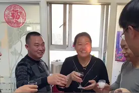 分别28年的姐弟终于团聚，大家一起吃团圆饭。#亲情 #人间温暖 #传递正能量 #dou来寻人视频封面