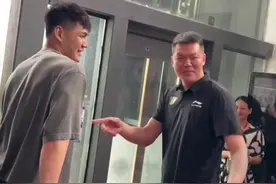 CBA大结局！陈国豪或将天赋带回广东，朱芳雨偶遇陈国豪直接摊牌问有没有兴趣回来！国豪来了一句听你安排！随后两人进入电梯密谈。这是好事将近了嘛？#陈国豪 #朱芳雨 #广东宏远