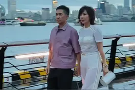 梁朝伟刘嘉玲现身上海，夫妻俩手挽手参加爱马仕大秀#梁朝伟 #刘嘉玲视频封面