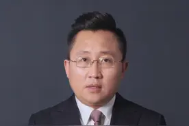 #车主回应小伙踩兰博基尼拍视频  “我还未成年” 他打错了算盘！#15岁男孩踩他人兰博基尼 #兰博基尼被踩事件新进展 #大v说  #聚v计划视频封面