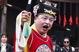 这就是中式婚礼的韵味, 在此刻被诠释得淋漓尽致👏👏#开封万岁山王大人成游客新宠 #全国有才之人争相打卡万岁山 #万岁山王大人火出圈 #直击王大人演出现场视频封面