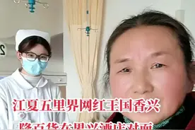 今天下午在江夏纸坊中医院住院打完 吊针回来，在市民之家座6路车到纸坊大街文化大道，转927回五里界的高峰期车上好多人，我站在十几岁的女学生旁边，她的座位让给我座，我说谢谢跟她拍视频小女孩不同意。视频封面