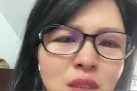 今天是我妈妈去世的一周年，我不知道用什么方式来纪念她， 对我的父母很愧疚， 失去了妈妈，我再也坚强不起来，每次想到妈妈我的心如刀绞，控制不住自己的情绪和眼泪  #失去亲人的痛 #内心崩溃