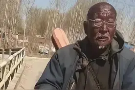 晒得越黑，段位越高！  河北唐山，几位钓鱼大爷凭借“酱油色视频封面