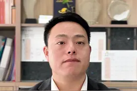 儿子霸气护母值得称赞 #法律 真正的目的是要让人们过得更好，正所谓：法律是入罪的前提，伦理是出罪的标准 #丈夫维护小三儿子帮忙打爸爸 #儿子霸气护妈妈 #母子 #手撕小三