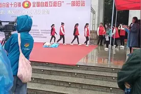 《上帝之手》愿身边时时刻刻都有一双“上帝”的手！视频封面