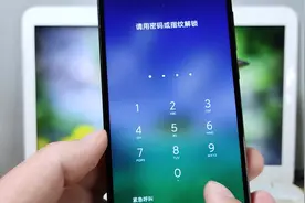 手机设置一下，有人偷看你手机就会自动拍照