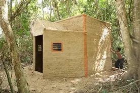 野外生存技巧！牛人在野外建造土房子教程！大家学会了吗