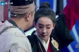 我姓白，生我的时候父亲送了母亲一捧百合，所以我叫 白---一捧