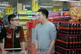 屌丝男士：大鹏看到有人超市偷喝饮料，突然灵光一闪视频封面