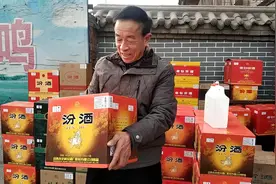 晋中大叔来汾阳杏花村酒厂买酒，路边100一壶的散酒咋样？视频封面