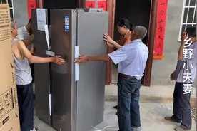 新房刚刚建成，阳妹送来一台大冰箱庆贺，结果刚送到家就遇到问题视频封面