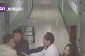 男子醉酒吐血想洗胃遭拒，竟殴打医护人员，医生：胃出血不能洗胃