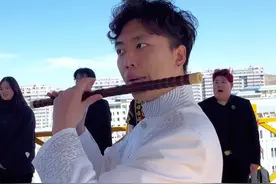 视频 | 百名大学生演绎新疆版“上春山”图片